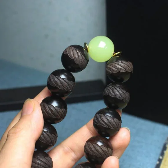 men Ebony Luminous Beads Bracelet - Picture 2 of 3